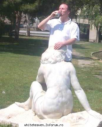 este spatele iesirilor 