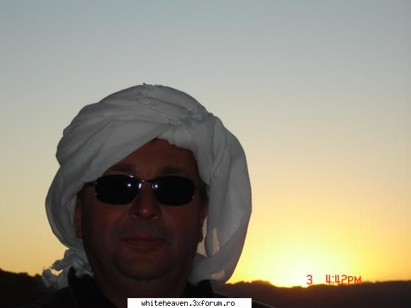 DESTINATII - Pe fundalul unui apus de soare in desertul Wadi - CE FACEM IN TIMPUL LIBER?