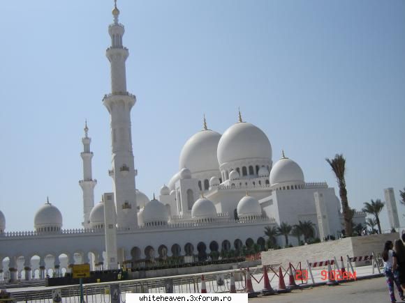 DESTINATII - Marea moschee de la Abu- Dhabi....lacas al - CE FACEM IN TIMPUL LIBER?